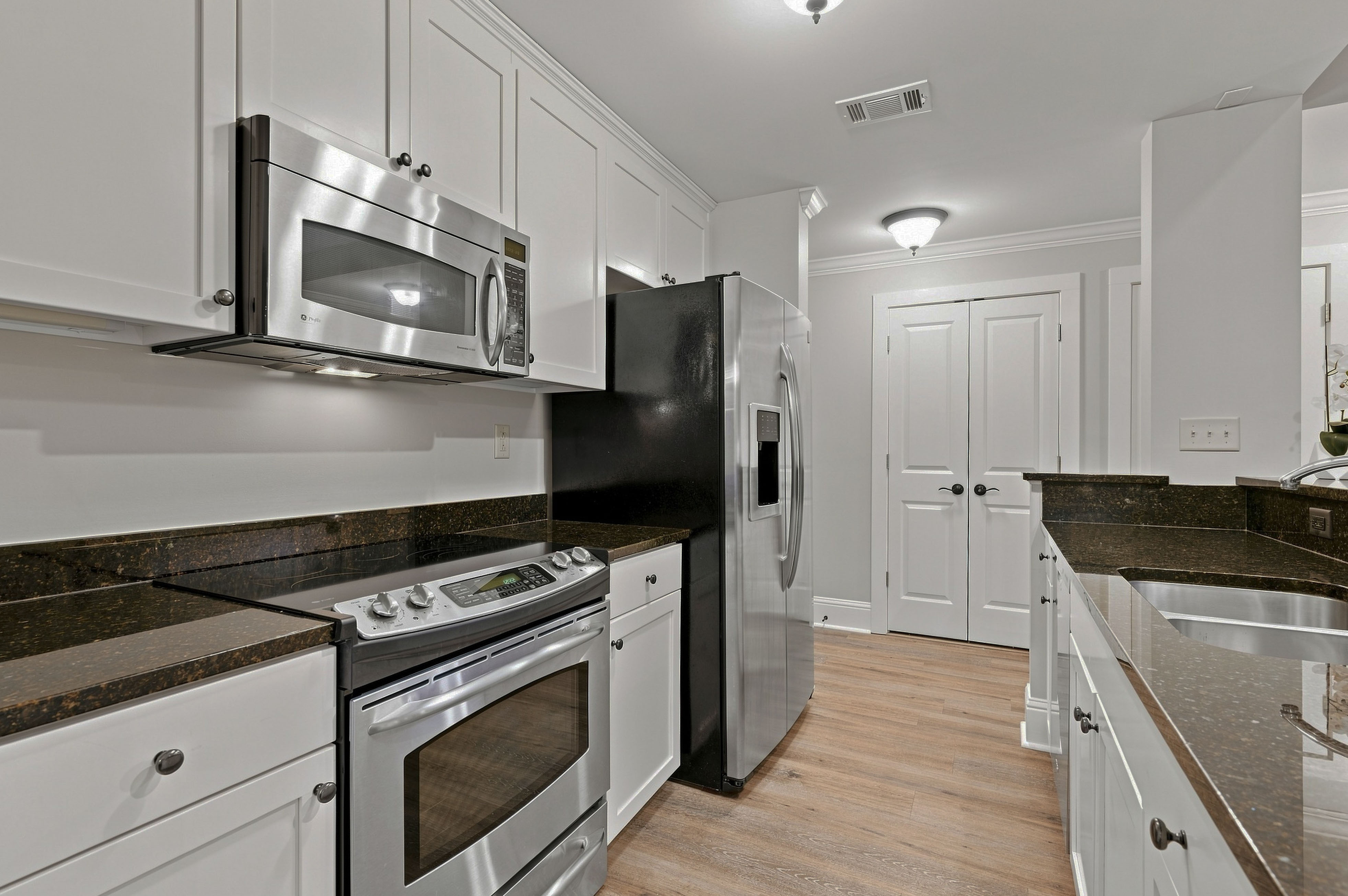 1010D Portage Trail image 17